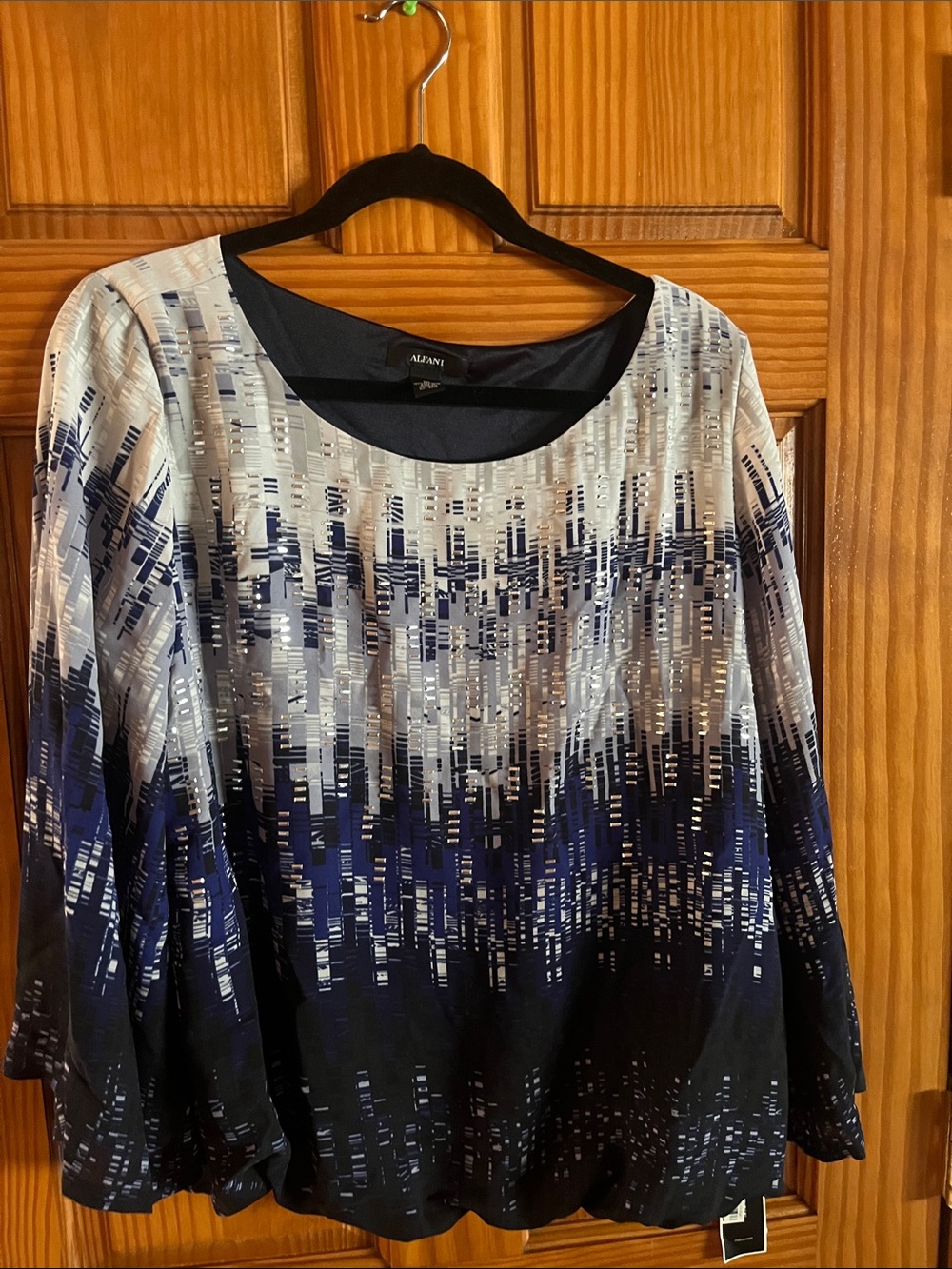 Alfani Women’s Navy and White Gradient Abstract Scoop Neck Tunic